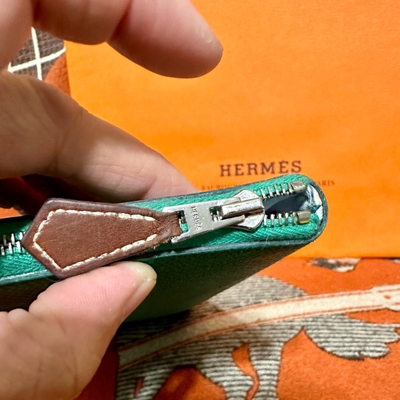 HERMES ❤️🌟GREEN EPSOM AZAP ZIP AROUND SILK’N WALLET.⭐️ - Picture 3 of 8